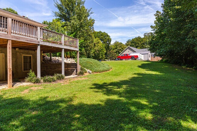 Building Photo - New Listing!