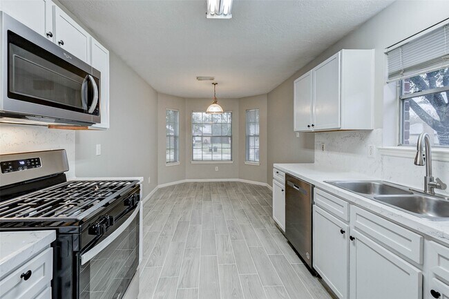 Building Photo - 7815 Barnhill Dr