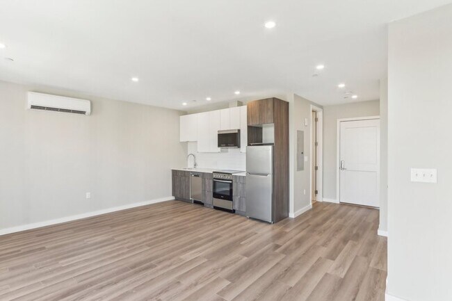 Building Photo - 1970 Dorchester Ave