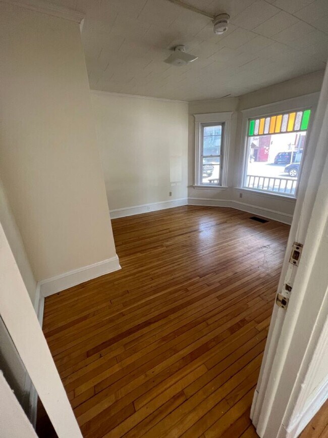 Building Photo - 52 Hickok Pl