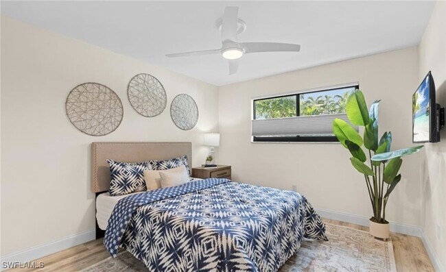 Building Photo - 788 Park Shore Dr