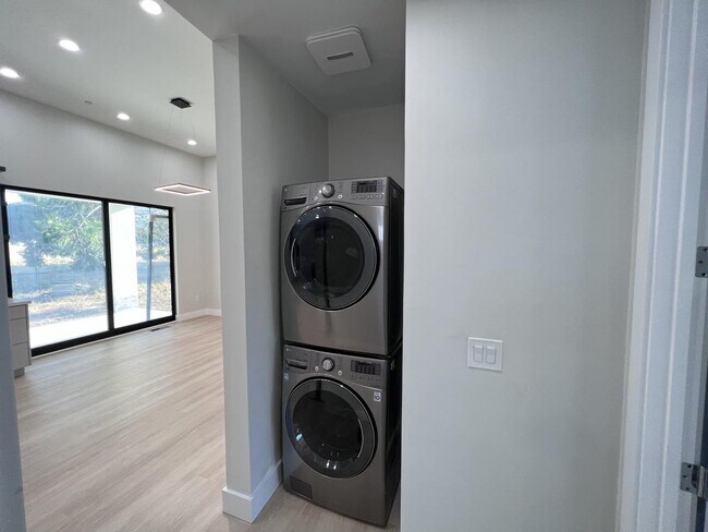 Building Photo - 18530 Marshall Ln