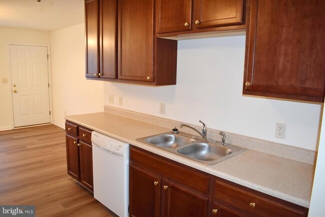 Building Photo - 2741 Roosevelt Dr