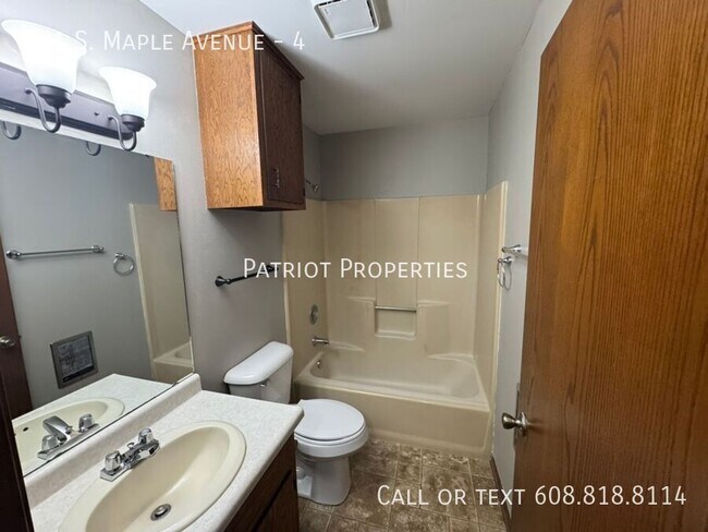 Building Photo - Conveniently Located 2 Bedroom - 1 Bath Un...
