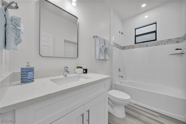 Building Photo - 2836 NW 5th Terrace