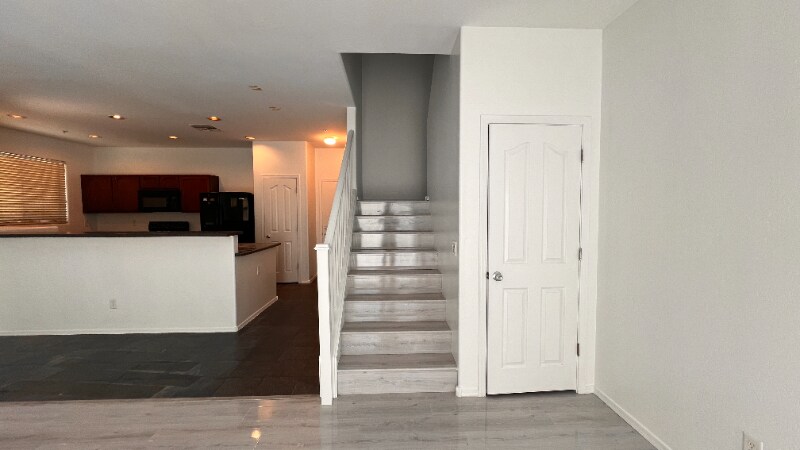 Building Photo - 1436 N 80th Dr