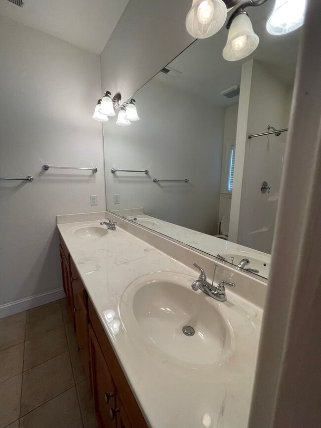 Building Photo - Charming 3 Bedroom, 2 Bath Home in the Heart of Manteo!