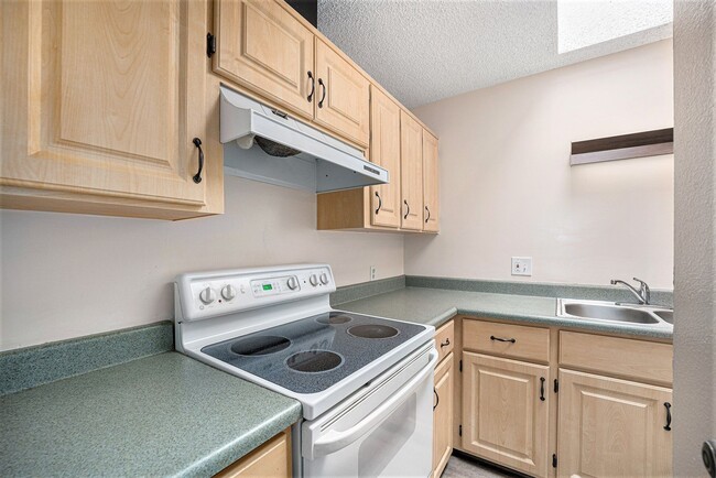 Building Photo - Beautifully Updated Condo In Desirable Sou...