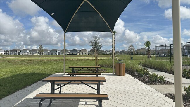 Building Photo - 2514 McKinley Dr