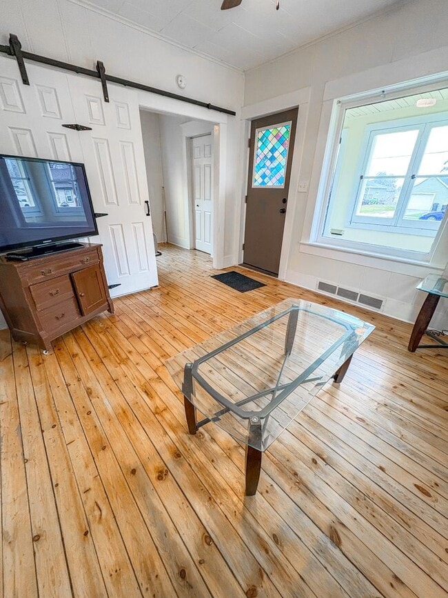 Building Photo - Charming 2 Bedroom Single-Family Home with Garage in Tomah