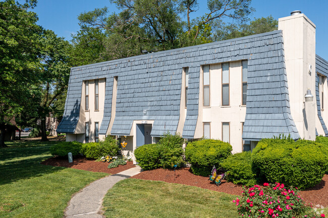 Building Photo - Pine Ridge Apartments