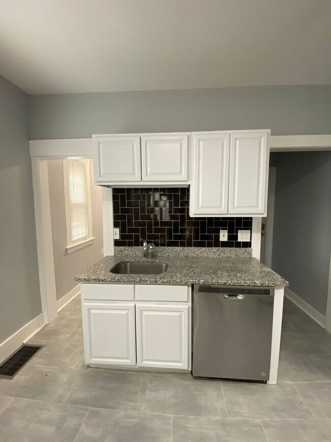 Building Photo - 36 Bright St