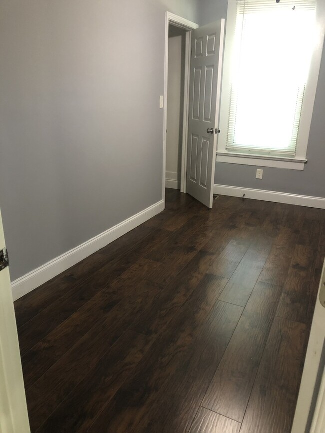 Building Photo - Great Location ! Spacious Backyard!