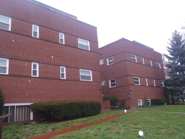 Building Photo - 922-926 Ludlow Avenue