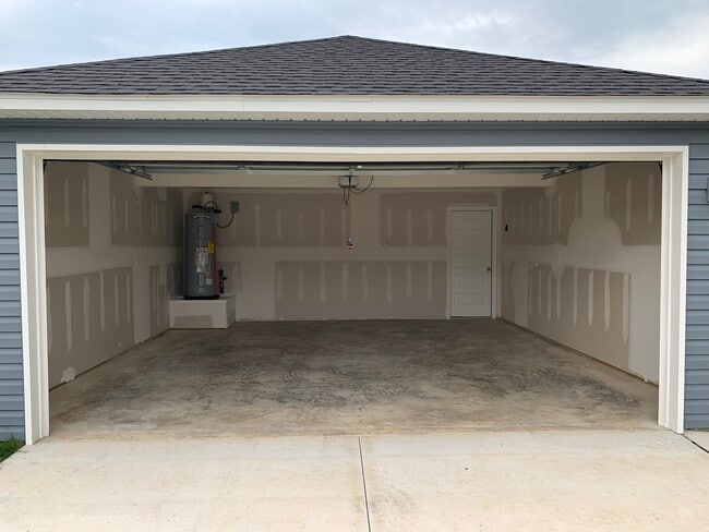 Building Photo - 2566 S Ouachita Dr