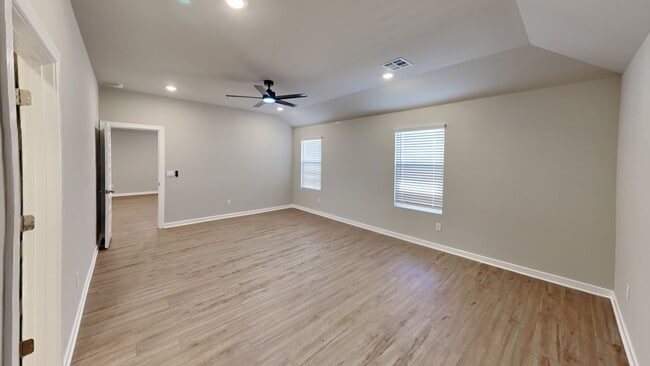 Building Photo - Spacious 4 Bedroom 2 Bathroom Home in Piedmont Schools (NEIGHBORHOOD PARK AND SPLASH PAD)