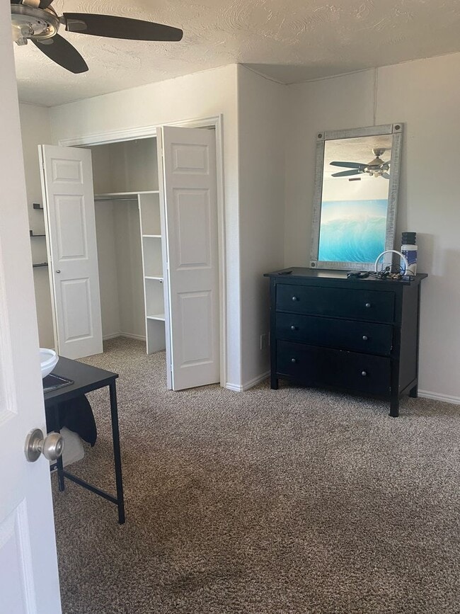 Building Photo - 3 Bedroom Victor Townhouse - Furnished