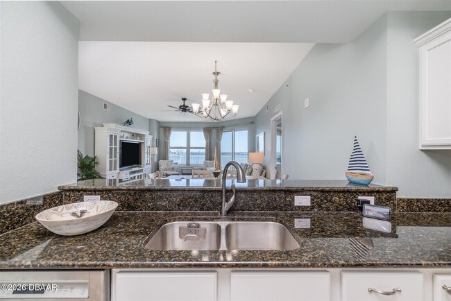 Building Photo - 2801 S Ridgewood Ave