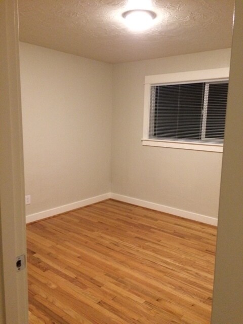 Building Photo - Modern Remodel Spacious 2BD University Par...
