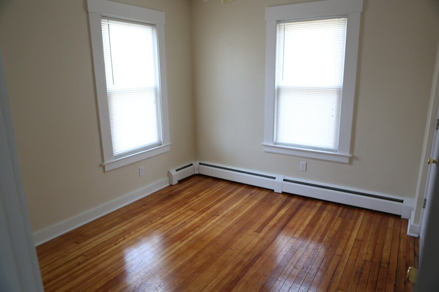 Building Photo - 33 S Cherry St