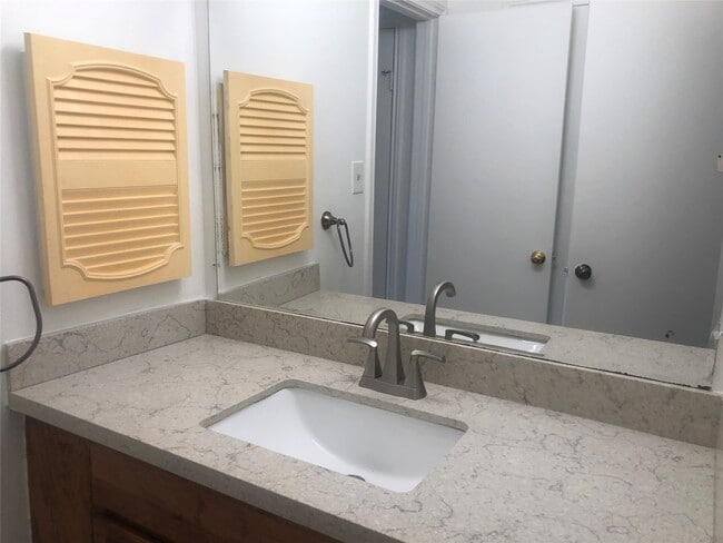 Building Photo - 9308 Westwood Village Dr