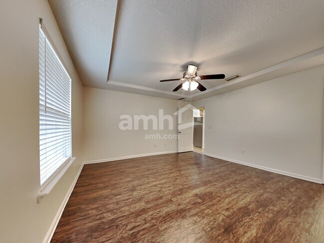 Building Photo - 3365 Shelley Dr