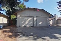 Building Photo - 2 Bedroom Duplex ~ Albany