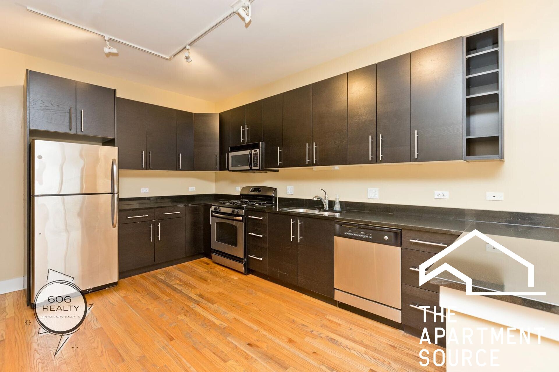 Building Photo - 2504 N Willetts Ct