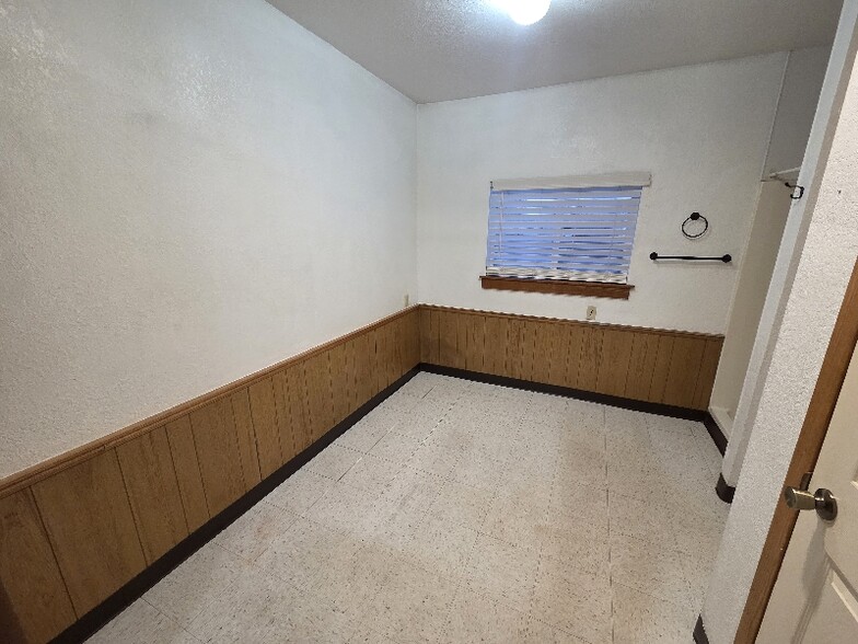 Building Photo - 60 Frank Rd