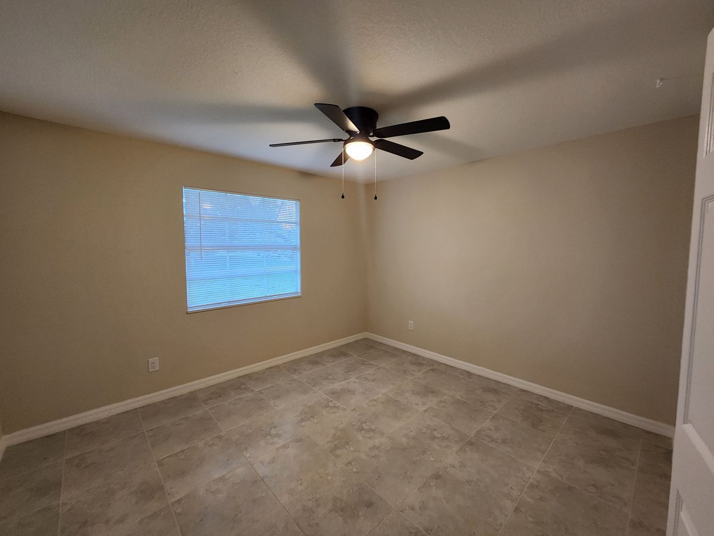 Building Photo - Cozy Duplex in the Beautiful Buckingham Area