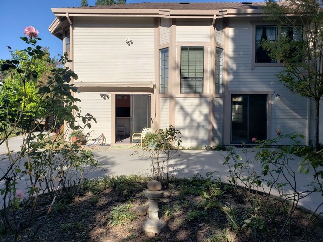 Building Photo - Two-Story Beauty Close to Town