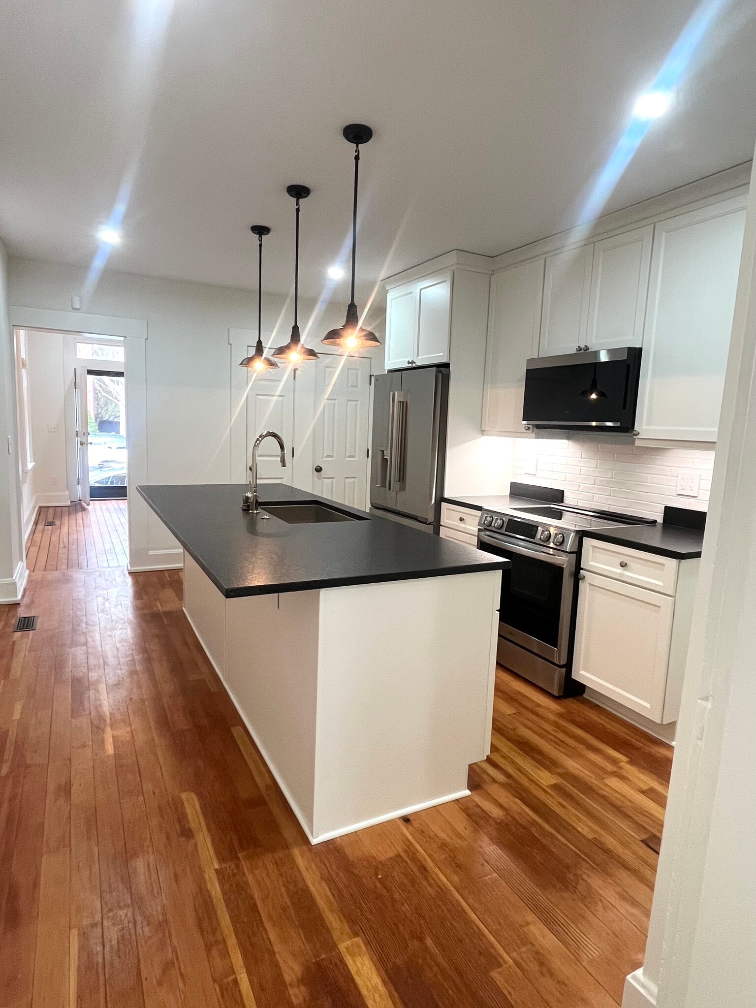 Building Photo - 672 Mohawk St