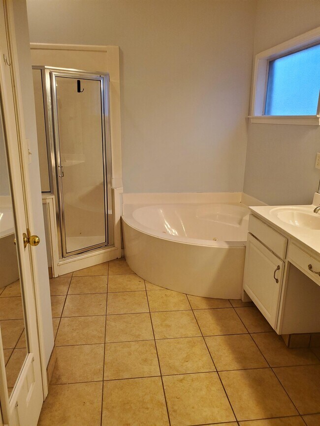 Building Photo - 8688 Eagle View Dr