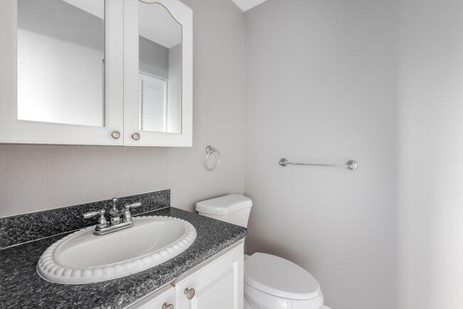 Building Photo - 2140 Sherwood Forest Blvd