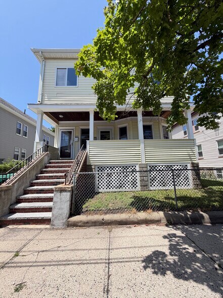 Building Photo - 38 Chipman St