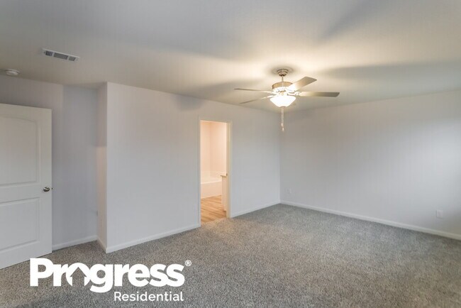 Building Photo - 325 Ridgeland Oak Dr