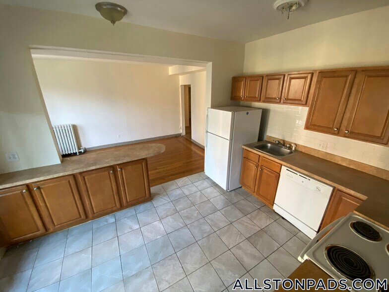 Building Photo - 1135 Commonwealth Ave