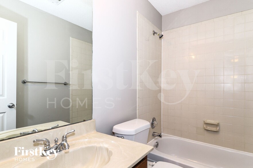 Building Photo - 2439 Dove Glen Cove