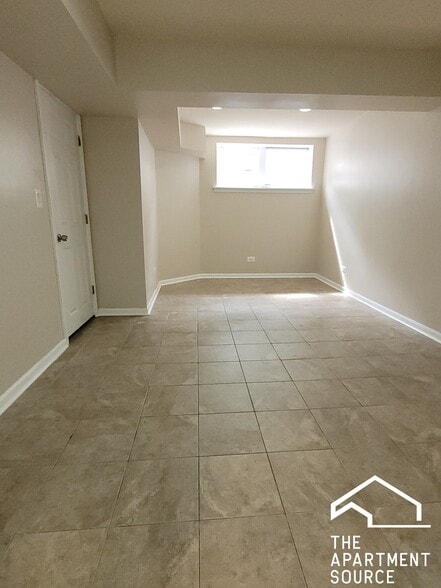 Building Photo - 7509 N Greenview Ave