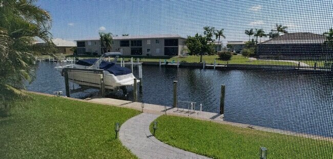 Building Photo - 1410 Vía Milanese