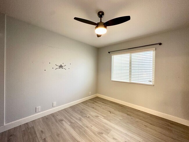 Building Photo - AVAILABLE NOW !! STUNNING 4 Bedroom 2 Bathroom POOL home in La Quinta