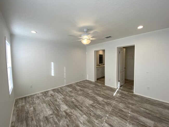 Building Photo - 812 Concord St