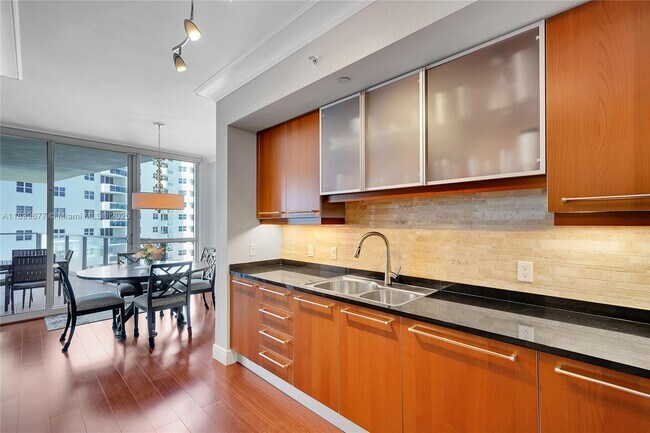 Building Photo - 3101 S Ocean Dr