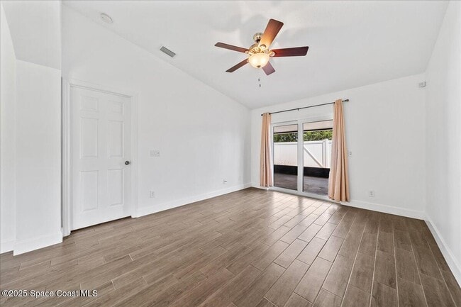 Building Photo - 890 Luminary Cir