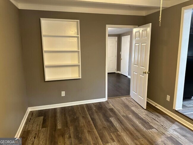 Building Photo - 1545 Gaylor Dr SE