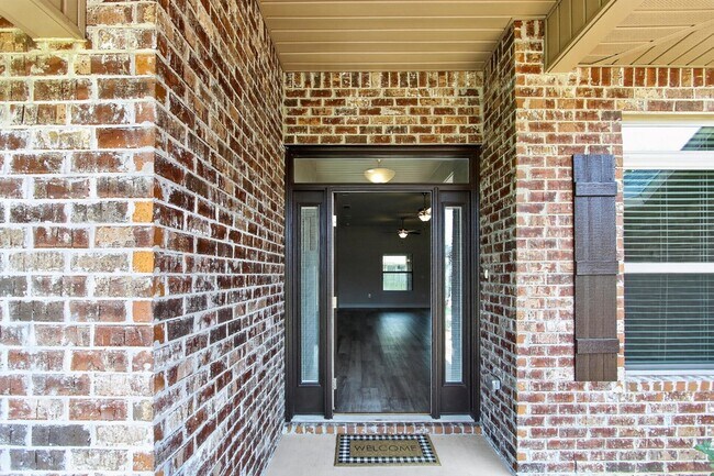 Building Photo - 5823 Crestlake Dr