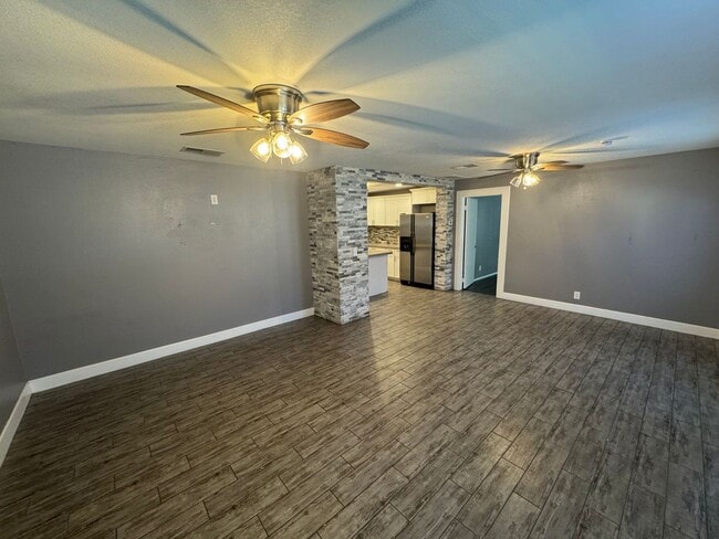 Building Photo - 2 Bedroom - 2 Bath - 1034 Sq. Ft. Duplex