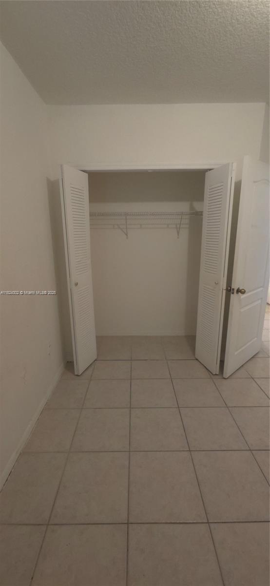 Building Photo - 9300 Fontainebleau Blvd
