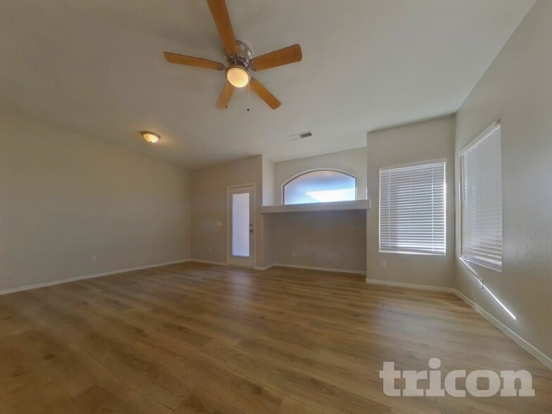 Building Photo - 8523 W Papago St
