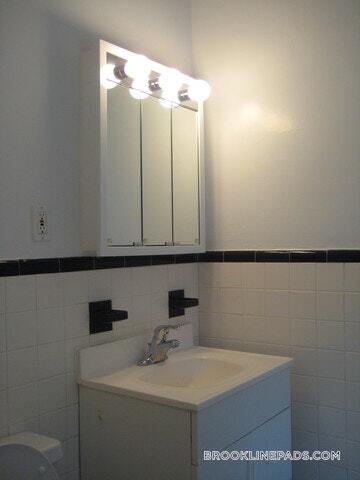 Building Photo - 37 Auburn St